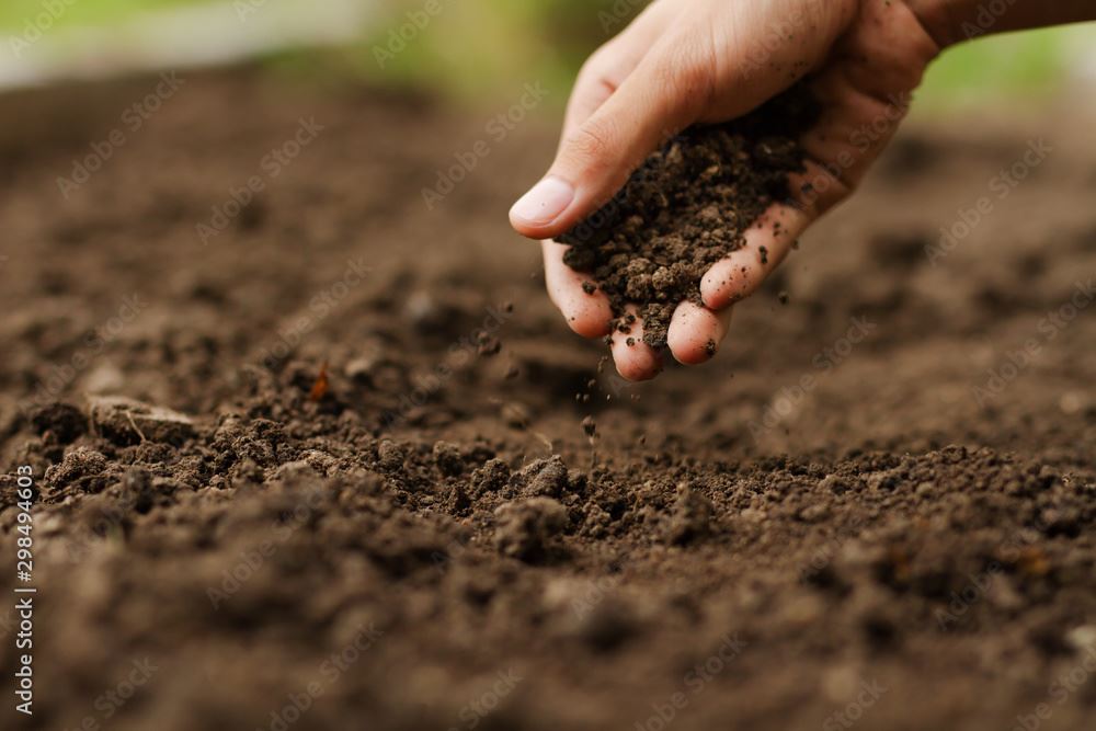 Le test de perméabilité du sol dans les Bouches-du-Rhône : une étape incontournable pour réussir votre projet d’assainissement non collectif avec ANC Provence